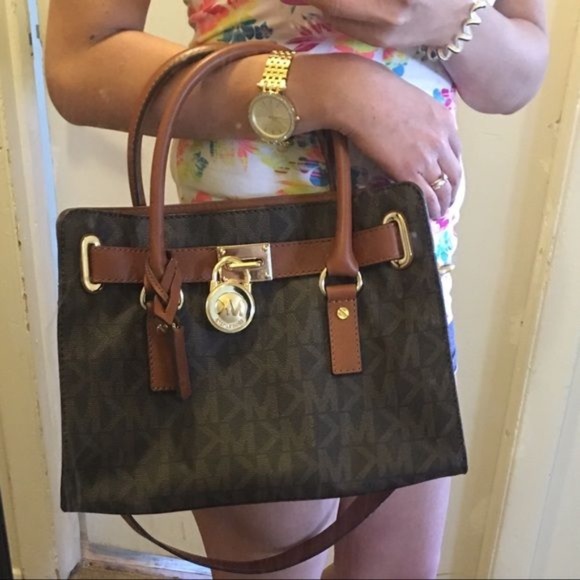 MICHAEL KORS~Hamilton~SIGNATURE LOGO SATCHEL BAG w/GOLD LOCK & KEY Like New - Picture 2 of 6